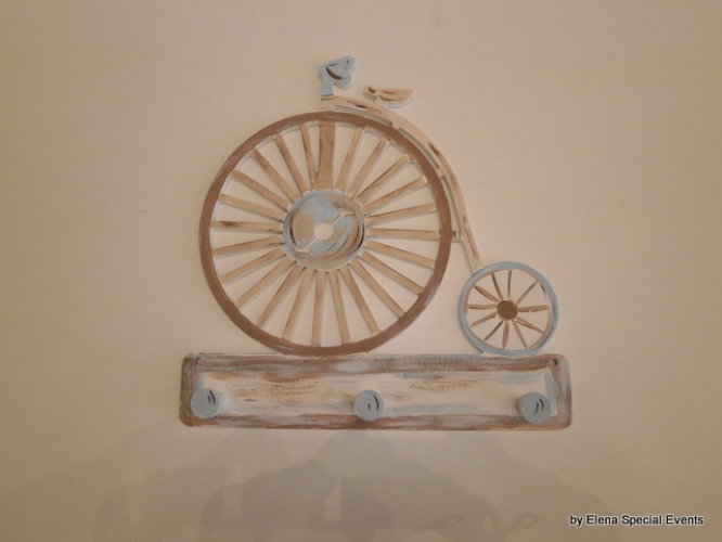 Hand-painted wooden hanger “vintage bike”.